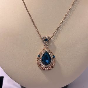 New Rhinestone Pendant Necklace Set with Aquamarine Crystals